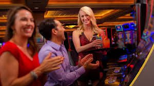 TWC Slot Live Casino Provider မှ Real Dealer ဂိမ်းများ HD Streaming ဖြင့် ကစားနေသောမြင်ကွင်း